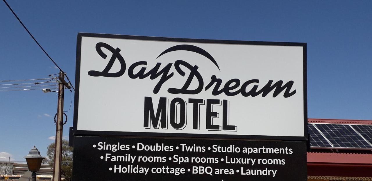 ברוקן היל Daydream Motel And Apartments מראה חיצוני תמונה
